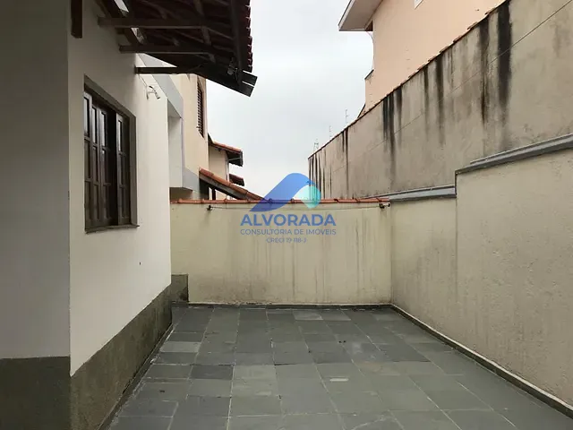 Sobrado 3 quartos e 2 banheiros, para alugar, no bairro Jardim das Indústrias em São José dos Campos