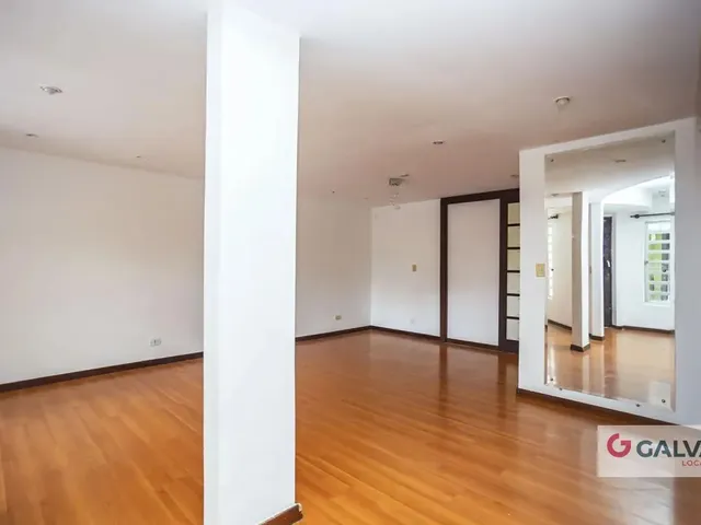 Sobrado 3 quartos e 3 banheiros, para alugar, no bairro Tarumã em Curitiba
