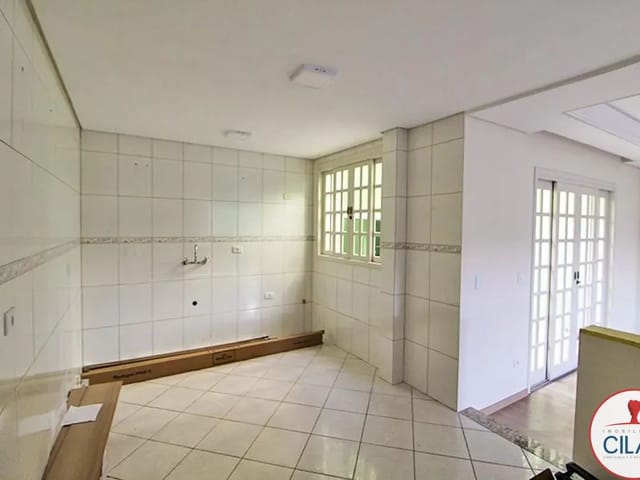 Sobrado 3 quartos e 3 banheiros, para alugar, no bairro Uberaba em Curitiba