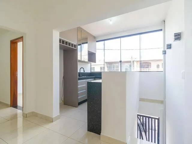 Sobrado 3 quartos e 2 banheiros, para alugar, no bairro Cidade Industrial em Curitiba