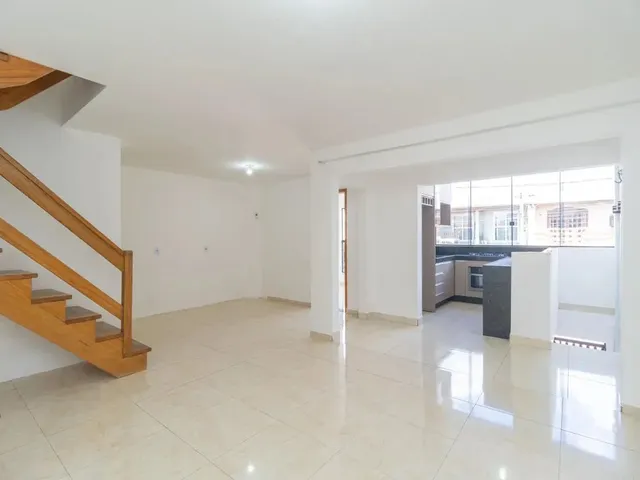 Sobrado 3 quartos e 2 banheiros, para alugar, no bairro Cidade Industrial em Curitiba