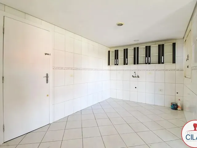Sobrado 3 quartos e 3 banheiros, para alugar, no bairro Uberaba em Curitiba