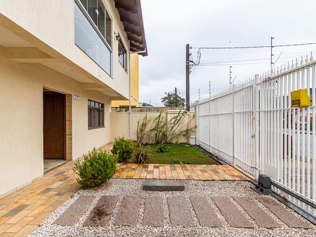 Sobrado 4 quartos e 4 banheiros, à venda, no bairro Boqueirão em Curitiba