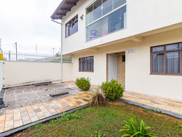 Sobrado 4 quartos e 4 banheiros, à venda, no bairro Boqueirão em Curitiba