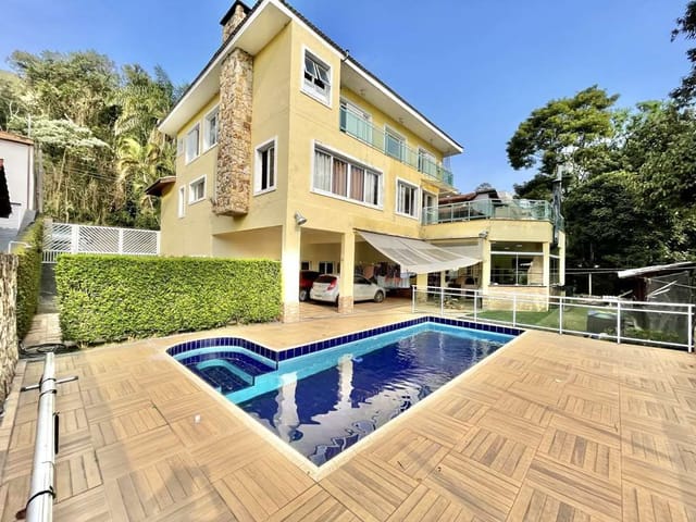 Sobrado com 720m² 4 quartos e 6 banheiros, à venda, no bairro Transurb em Itapevi