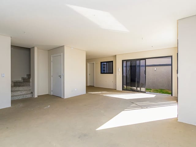 Sobrado com 295m² 3 quartos e 5 banheiros, à venda, no bairro São Lourenço em Curitiba