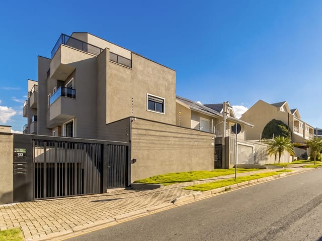 Sobrado com 295m² 3 quartos e 5 banheiros, à venda, no bairro São Lourenço em Curitiba