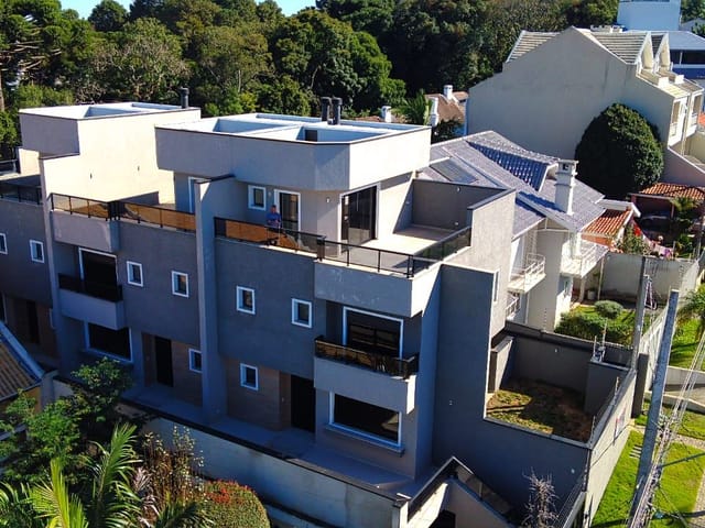 Sobrado com 295m² 3 quartos e 5 banheiros, à venda, no bairro São Lourenço em Curitiba