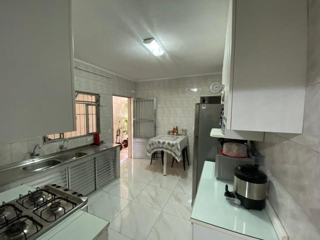 Sobrado com 200m² 4 quartos e 3 banheiros, à venda, no bairro Jardim São Miguel em Taboão da Serra