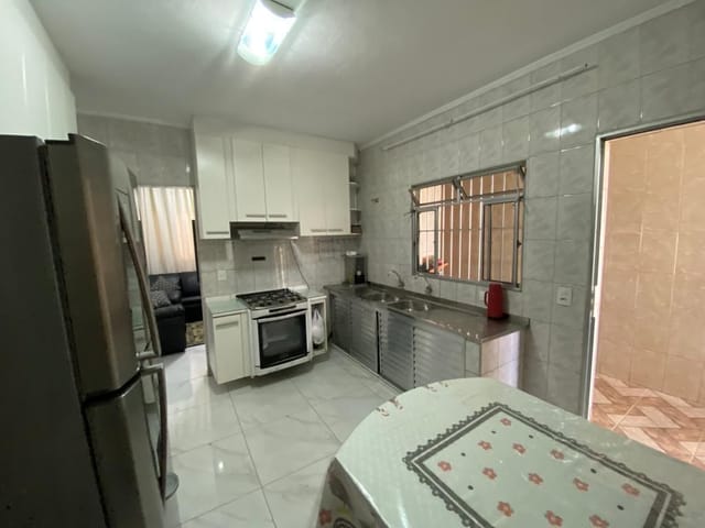 Sobrado com 200m² 4 quartos e 3 banheiros, à venda, no bairro Jardim São Miguel em Taboão da Serra