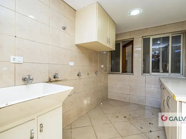 Sobrado 3 quartos e 4 banheiros, para alugar, no bairro Jardim Botânico em Curitiba