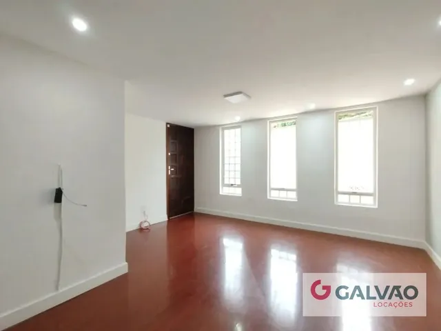 Sobrado 3 quartos e 1 banheiro, para alugar, no bairro Boa Vista em Curitiba