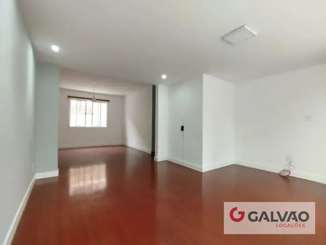 Sobrado 3 quartos e 1 banheiro, para alugar, no bairro Boa Vista em Curitiba