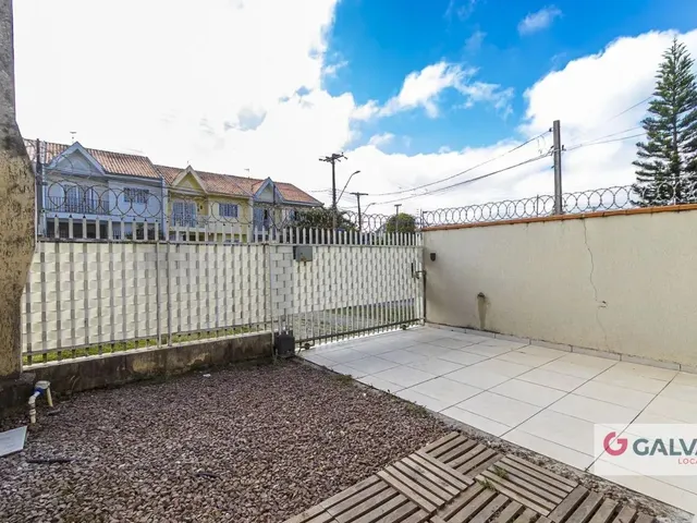 Casa 3 quartos e 3 banheiros, para alugar, no bairro Xaxim em Curitiba