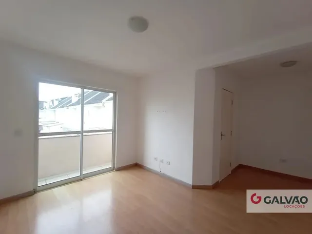 Sobrado 3 quartos e 2 banheiros, para alugar, no bairro Uberaba em Curitiba