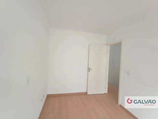 Sobrado 3 quartos e 2 banheiros, para alugar, no bairro Uberaba em Curitiba