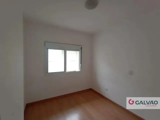 Sobrado 3 quartos e 2 banheiros, para alugar, no bairro Uberaba em Curitiba