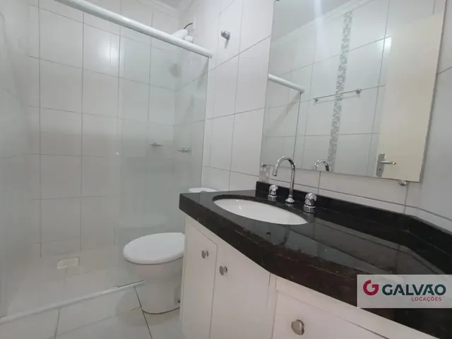 Sobrado 3 quartos e 2 banheiros, para alugar, no bairro Uberaba em Curitiba