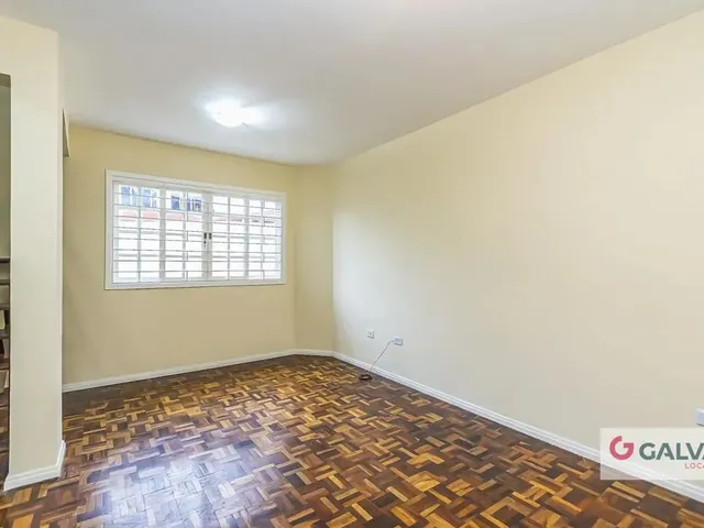 Sobrado 3 quartos e 3 banheiros, para alugar, no bairro São Lourenço em Curitiba