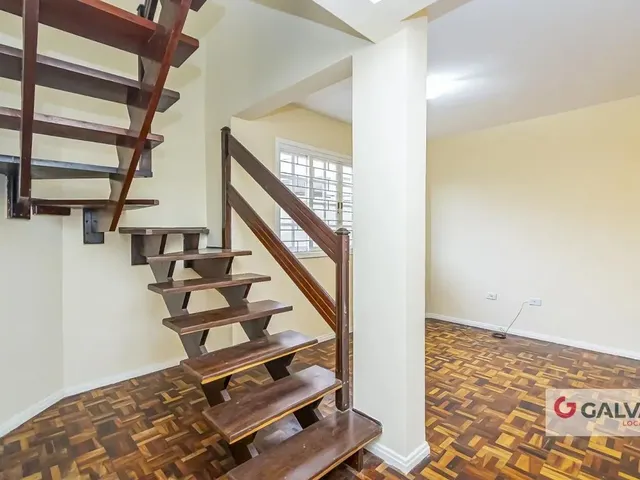 Sobrado 3 quartos e 3 banheiros, para alugar, no bairro São Lourenço em Curitiba