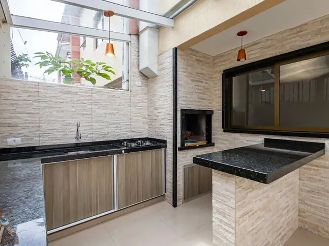 Casa 3 quartos e 2 banheiros, para alugar, no bairro Capão Raso em Curitiba
