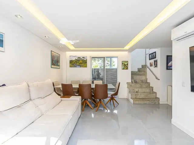 Sobrado 3 quartos e 1 banheiro, à venda, no bairro Campo Comprido em Curitiba