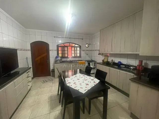 Sobrado com 230m² 3 quartos e 2 banheiros, à venda, no bairro Parque das Américas em Mauá