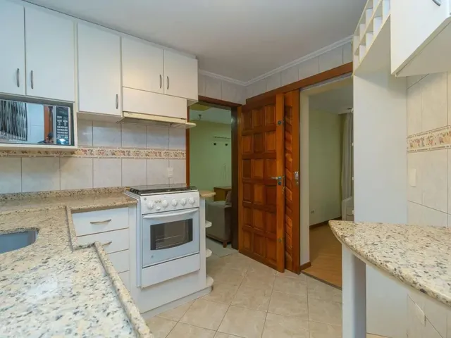 Casa 3 quartos e 4 banheiros, para alugar, no bairro Mossunguê em Curitiba