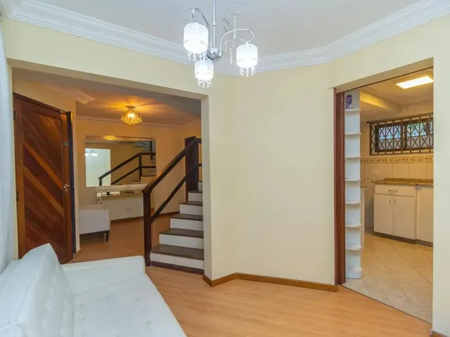 Casa 3 quartos e 4 banheiros, para alugar, no bairro Mossunguê em Curitiba