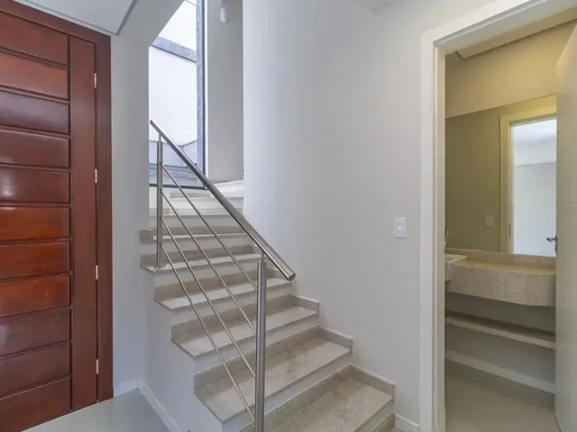 Casa 3 quartos e 3 banheiros, para alugar, no bairro Campo Comprido em Curitiba