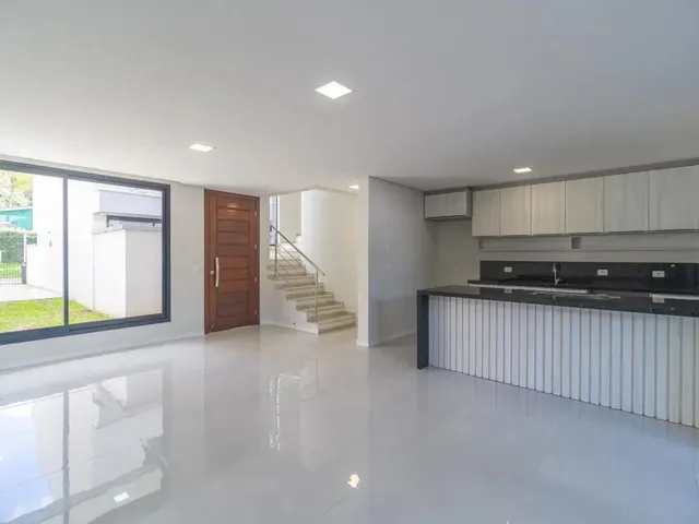 Casa 3 quartos e 3 banheiros, para alugar, no bairro Campo Comprido em Curitiba
