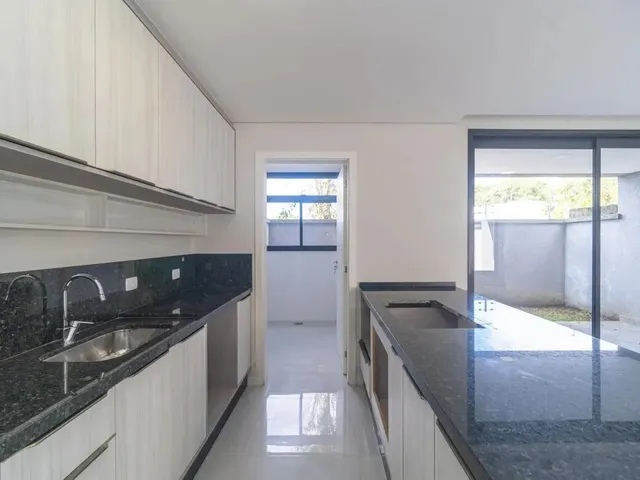 Casa 3 quartos e 3 banheiros, para alugar, no bairro Campo Comprido em Curitiba