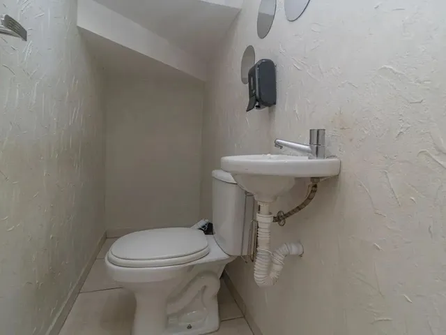 Casa 3 quartos e 3 banheiros, para alugar, no bairro Boa Vista em Curitiba