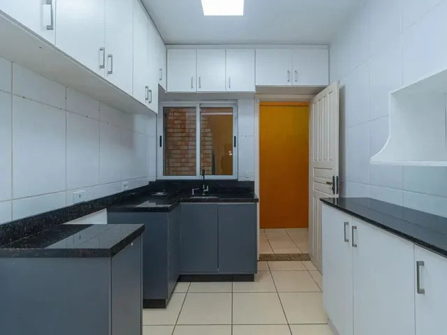 Casa 3 quartos e 3 banheiros, para alugar, no bairro Boa Vista em Curitiba