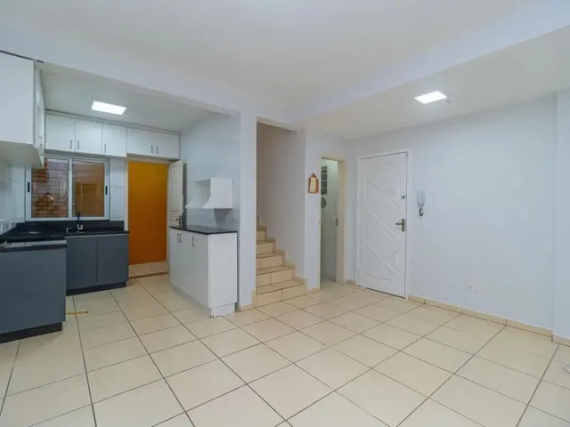 Casa 3 quartos e 3 banheiros, para alugar, no bairro Boa Vista em Curitiba