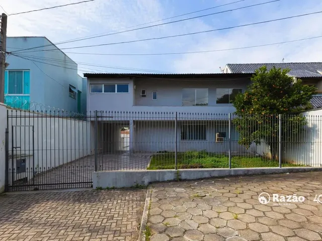 Sobrado 4 quartos e 1 banheiro, para alugar, no bairro Santa Felicidade em Curitiba