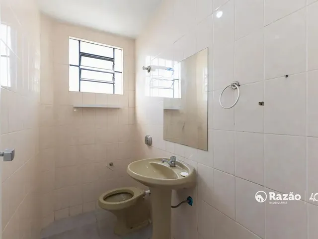 Sobrado 4 quartos e 1 banheiro, para alugar, no bairro Santa Felicidade em Curitiba