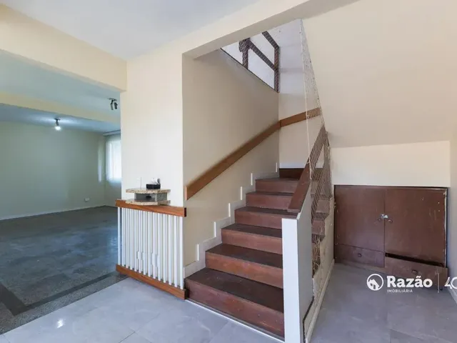 Sobrado 4 quartos e 1 banheiro, para alugar, no bairro Santa Felicidade em Curitiba