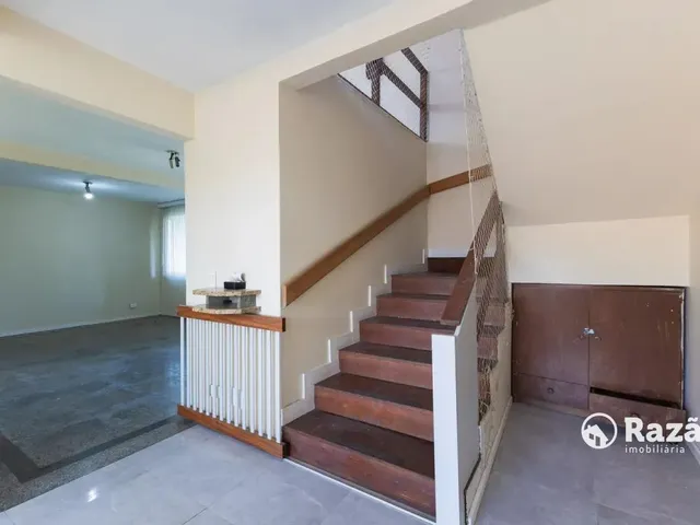 Sobrado 4 quartos e 3 banheiros, para alugar, no bairro Santa Felicidade em Curitiba