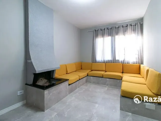 Casa 3 quartos e 3 banheiros, para alugar, no bairro Mercês em Curitiba