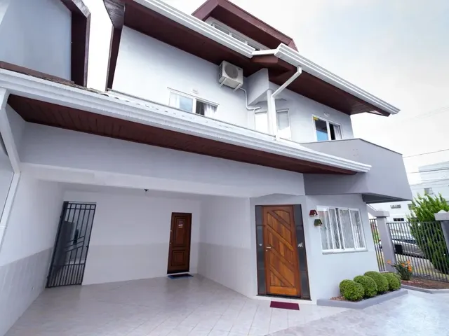 Casa com 160m² 5 quartos e 5 banheiros, à venda, no bairro Bacacheri em Curitiba