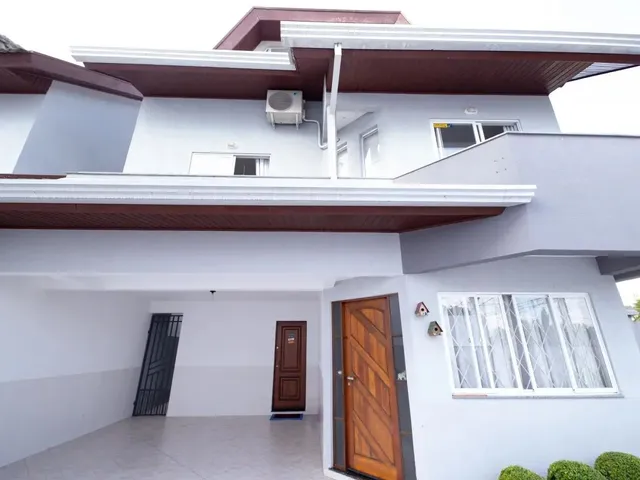 Casa com 160m² 5 quartos e 5 banheiros, à venda, no bairro Bacacheri em Curitiba