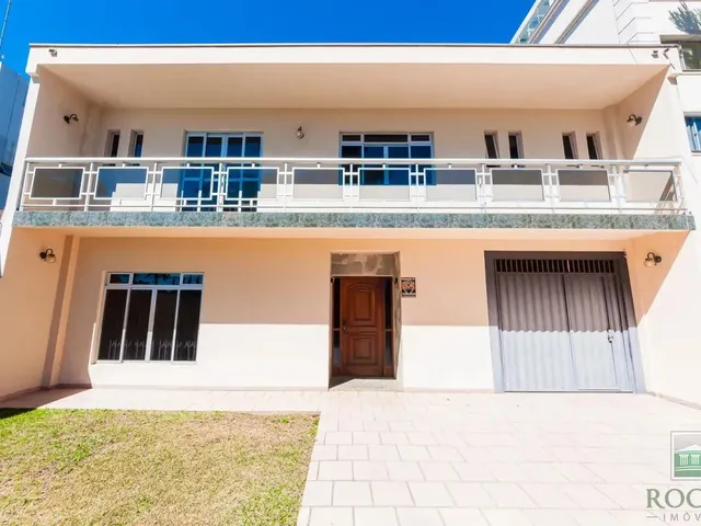 Sobrado 4 quartos e 5 banheiros, para alugar, no bairro Bacacheri em Curitiba