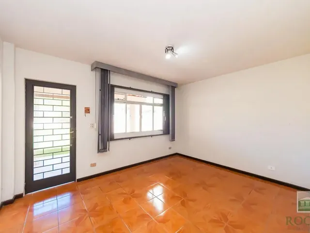 Sobrado 4 quartos e 5 banheiros, para alugar, no bairro Bacacheri em Curitiba