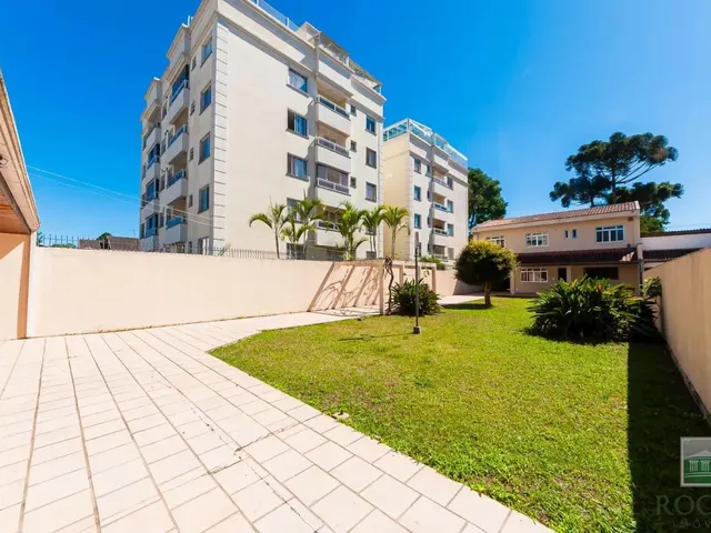 Sobrado 4 quartos e 5 banheiros, para alugar, no bairro Bacacheri em Curitiba