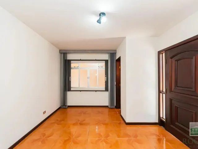 Sobrado 4 quartos e 5 banheiros, para alugar, no bairro Bacacheri em Curitiba
