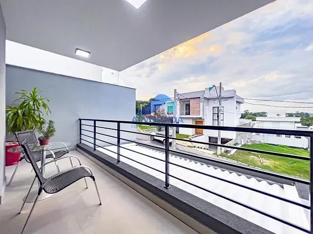 Sobrado com 250m² 3 quartos e 1 banheiro, à venda, no bairro Jardim América em Jacareí