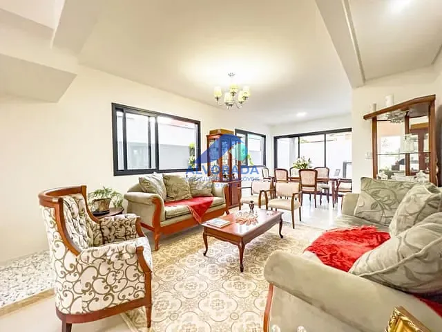 Sobrado com 250m² 3 quartos e 1 banheiro, à venda, no bairro Jardim América em Jacareí
