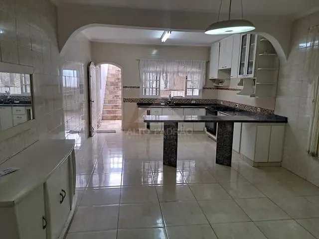 Sobrado com 180m² 3 quartos e 2 banheiros, para alugar, no bairro Vila Bocaina em Mauá