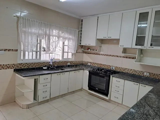 Sobrado com 180m² 3 quartos e 2 banheiros, para alugar, no bairro Vila Bocaina em Mauá